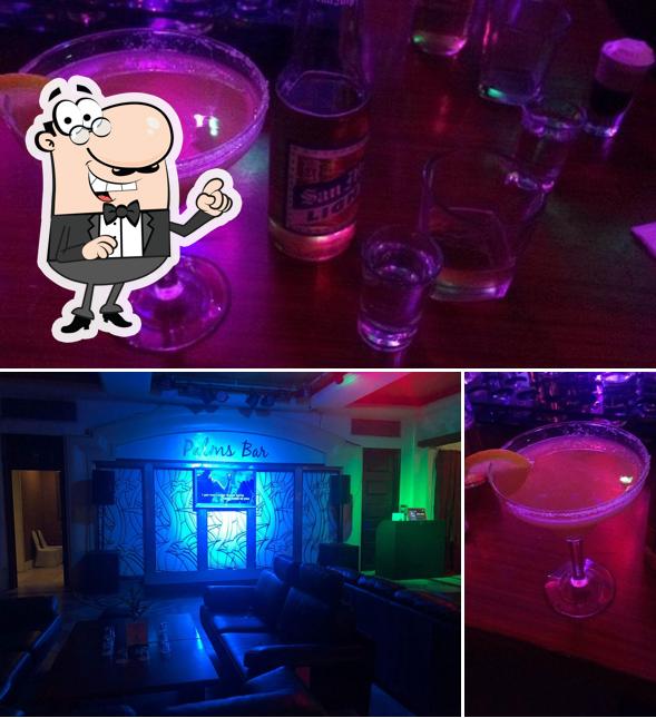 Palms Bar