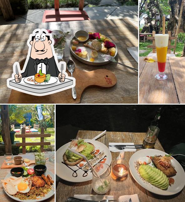 Akamana Coffee Grill Garden