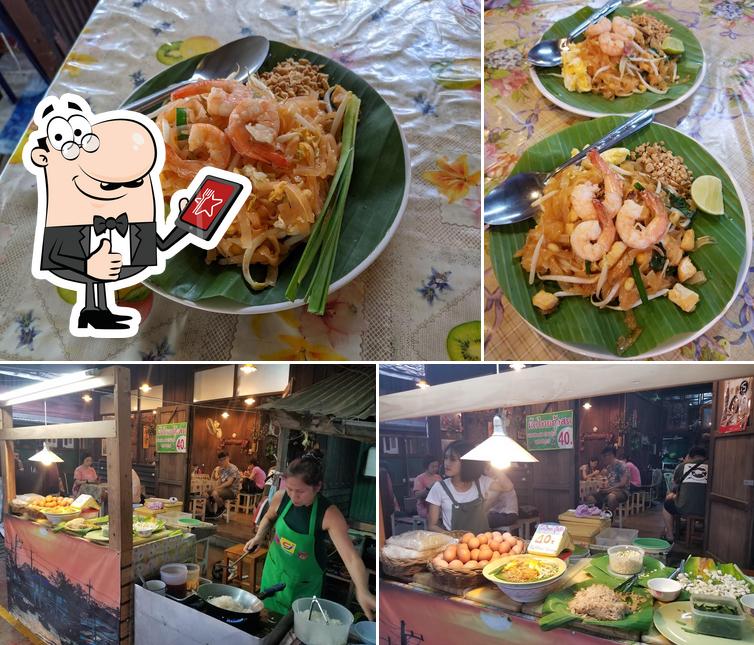 ผัดไทยกุ้งสด