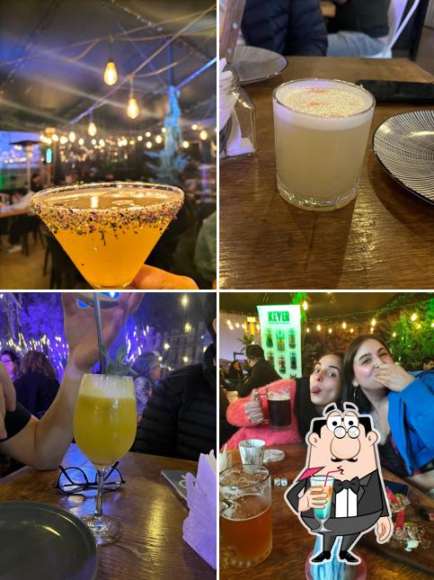 Déjà Vu Bar Social