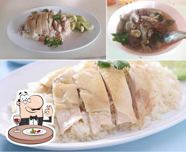 ข้าวมันไก่ ริมบึง