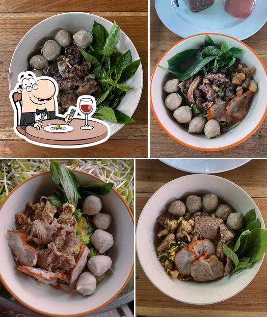 ร้านก๋วยเตี๋ยวป้าลีข้างเทศบาลแม่จะเรา