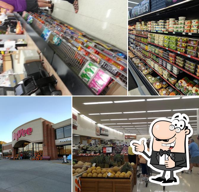 Hy-Vee Grocery Store