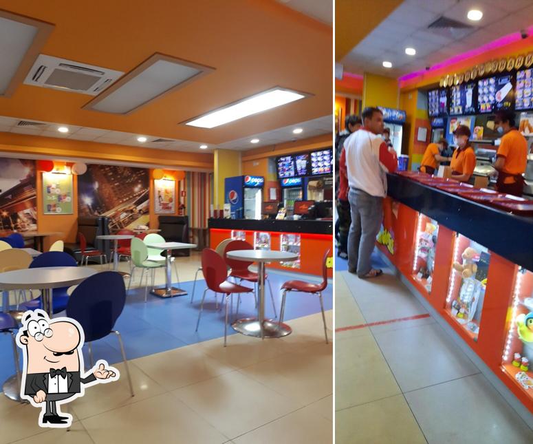 Посмотрите на внутренний интерьер "Чикен Хауз"