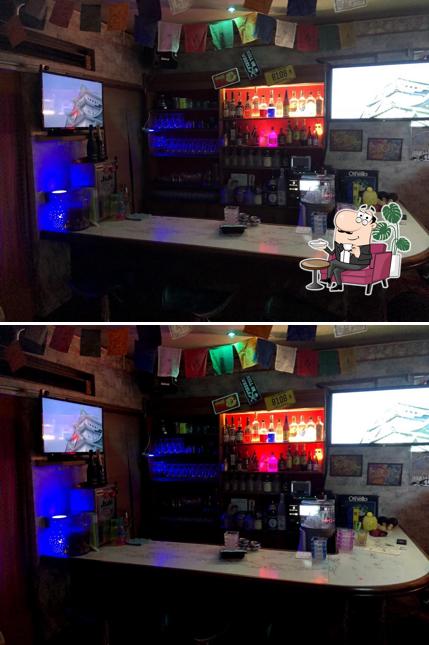 HAL'S BAR