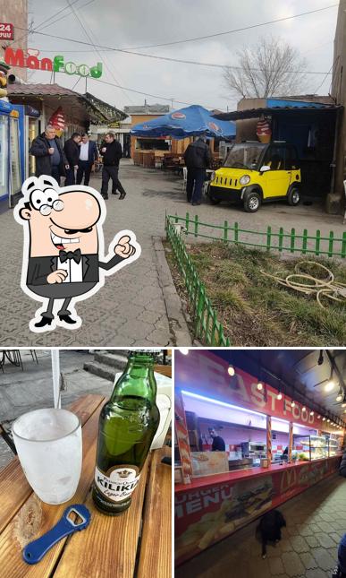 Man Food Court