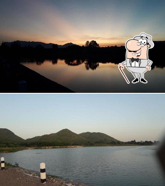 บ้านขนมหวานริมน้ำ