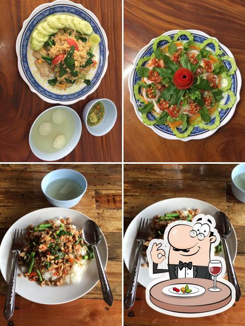 New ศรีนครเพ็ญ"อาหารตามสั่ง&ผลิตภัณฑ์ร้านแดงแหนมเนือง"