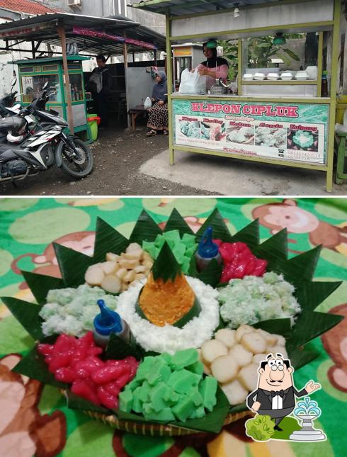 Klepon cipluk dan sate