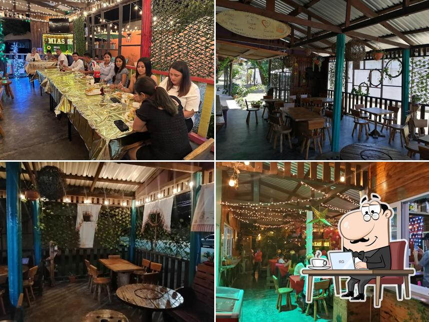 Mia's Garden Café & Lounge