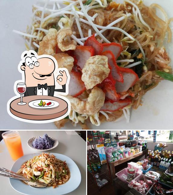 ร้านก๋วยเตี๋ยวผัดไทยเจ้ติ๊กแม่จะเรา