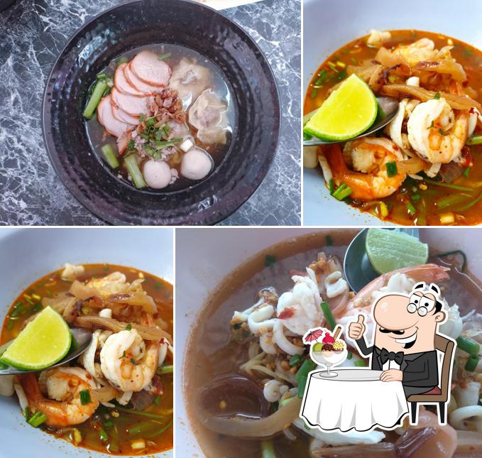 บะหมี่ จักรวาลอุบล สาขาถนนแจ้งสนิท