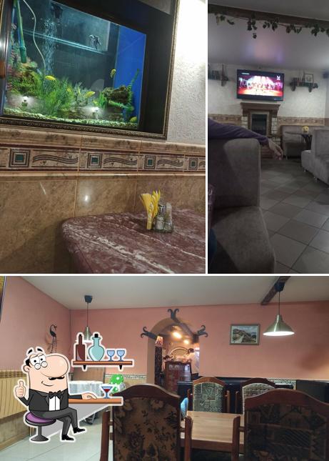 Посмотрите на внутренний интерьер "Пиццы"