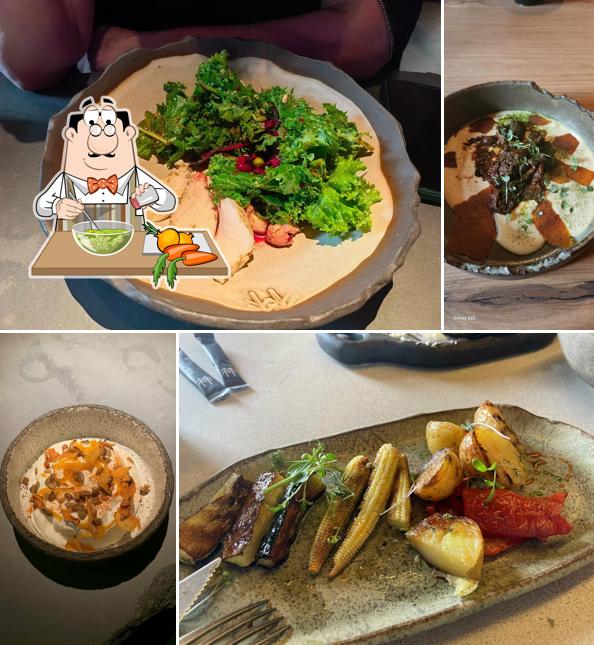 Салат из морских водорослей в "Меряне"