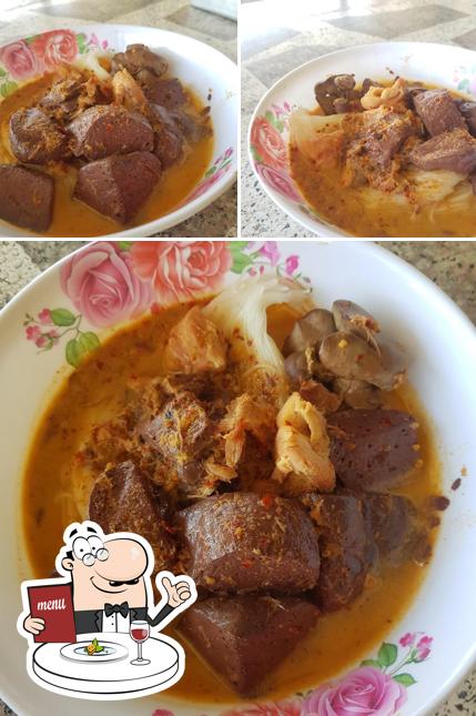 ป้าเพ็ญ ขนมจีนน้ำยาไก่