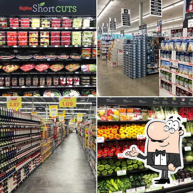 Hy-Vee Grocery Store