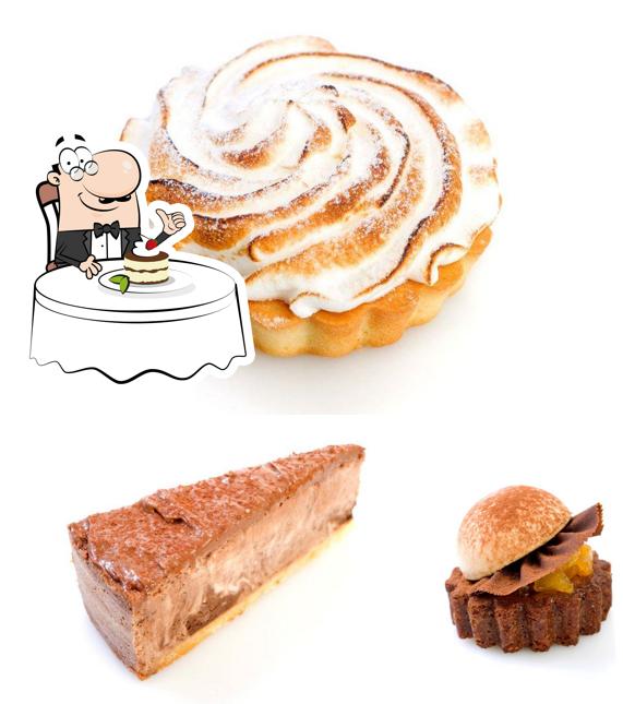Atipico caffe Piccolo, салат бар и кондитерская
