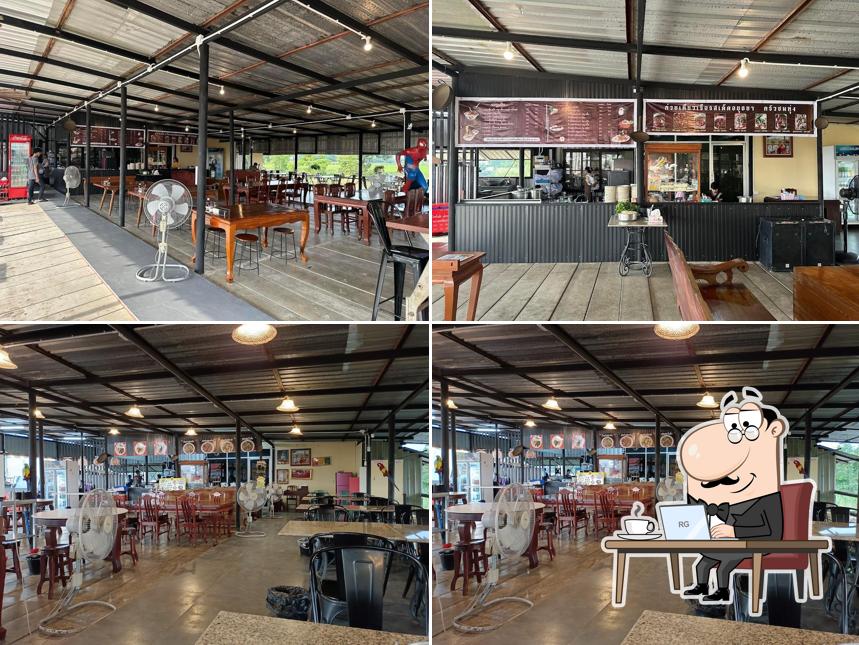 ร้านครัวชมทุ่ง