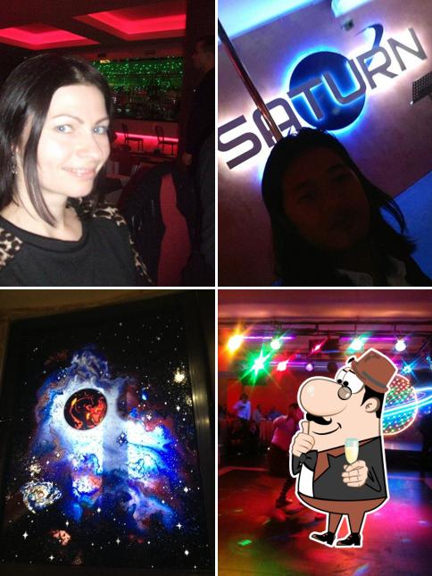 В "Сатурн Кафе" подаются алкогольные напитки