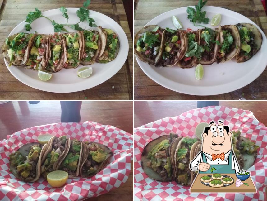 Taquería y Pollos La Carreta