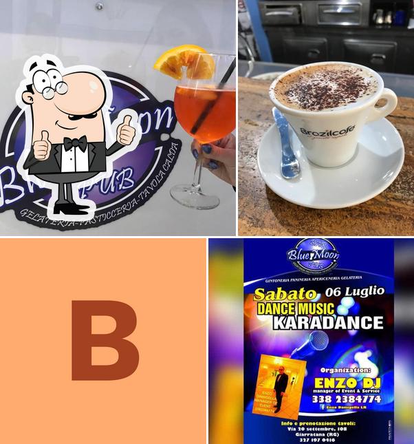 Bar pub blue moon