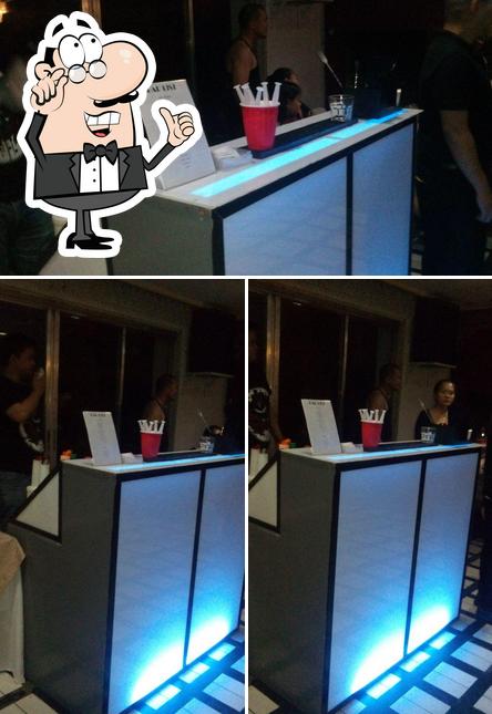 PARTY LABEL Mobile Bar