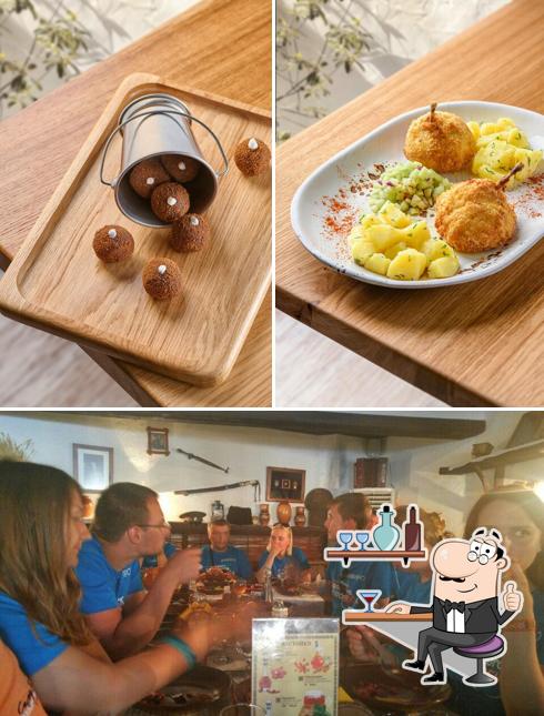 Посмотрите на внутренний интерьер "Корчмы Гопак"