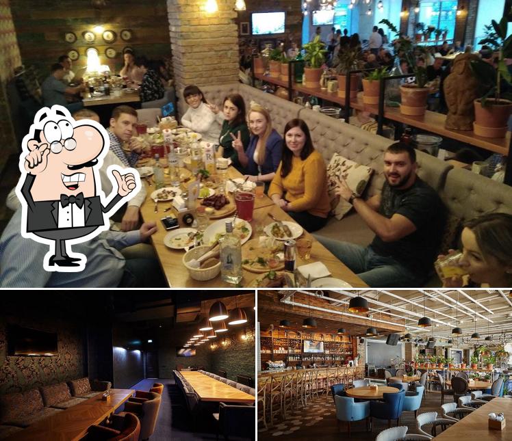 Посмотрите на внутренний интерьер "Бочкарей"