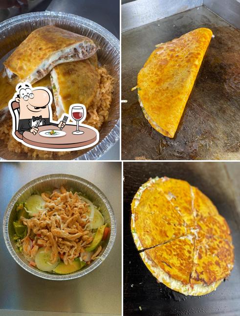 Los Reyes Calentanos food truck