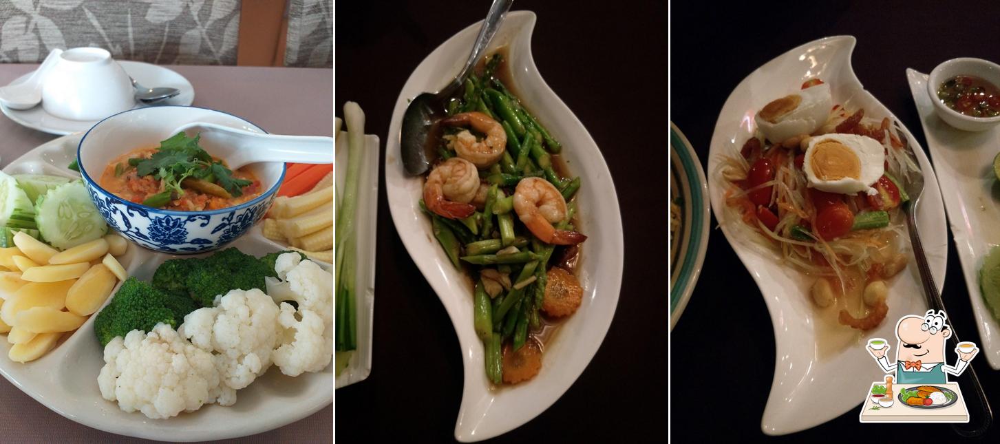เรือนชมจันทร์ (Ruan Chomchan Seafood Restaurant)