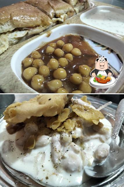 Hafiz Dahi Bhallay & Samosa