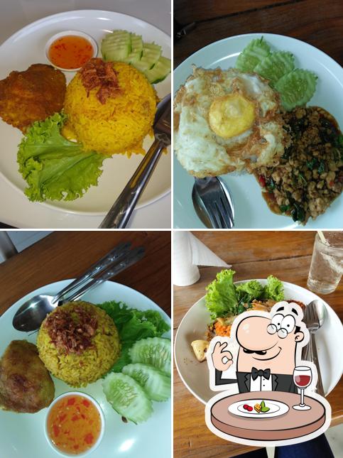 ขนมบ้านโกไข่ สาขา ปั๊ม ปตท.นาพรุ