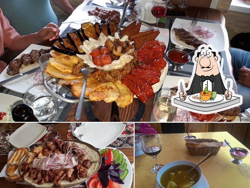 Еда в "Мангале Сити"