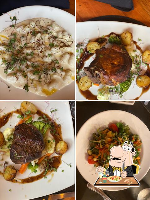RetroGusto Restaurant & Bar