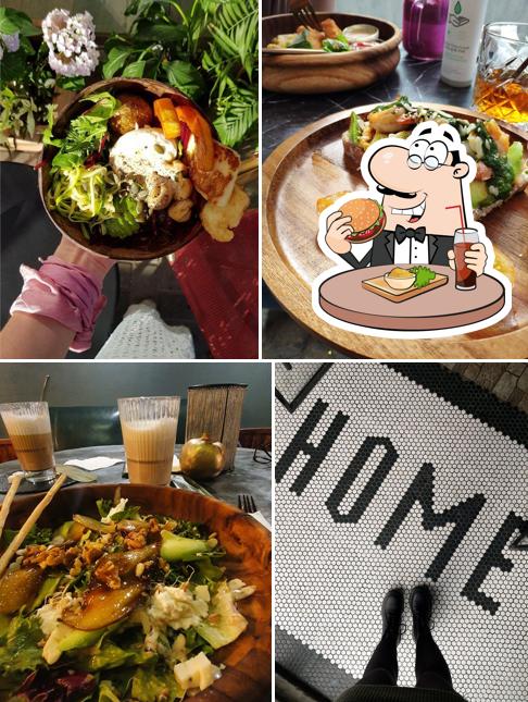 Попробуйте гамбургеры в "НОМЕ бар + кухня"