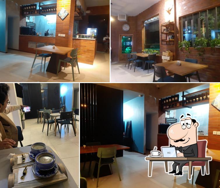 Raees Café
