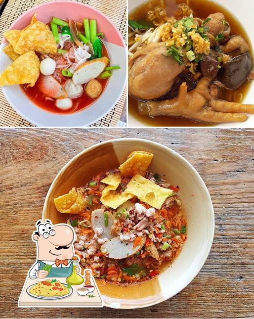 วิ่งน้อยอาหารตามสั่ง-ก๋วยเตี๋ยวหมูไก่ต้มยำน้ำใส