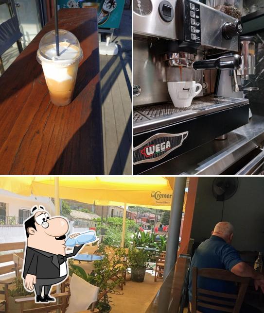 To Kafe Tis Alepous