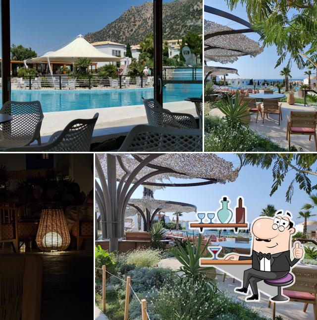 Pool Bar