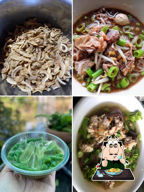 ก๋วยเตี๋ยวเรือป้าแต๋งเจ้าเก่า เรียบถนนคลองเปรม