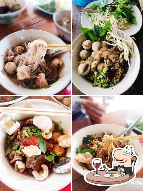 ร้านก๋วยเตี๋ยวเล็กฟ้าลั่น