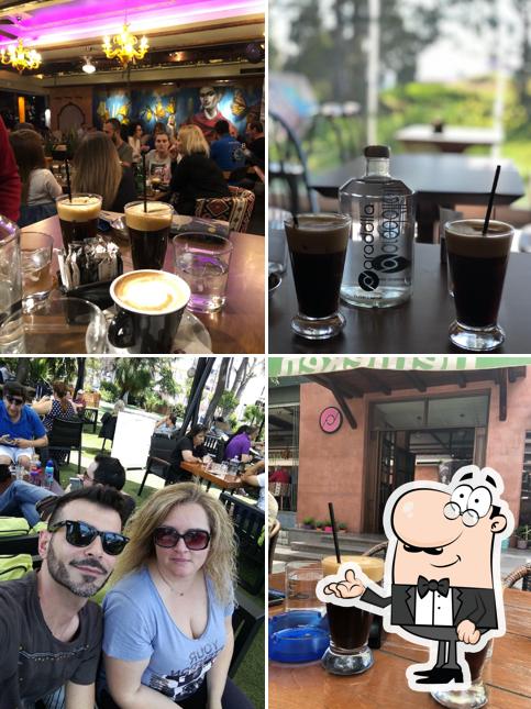 Paradolla Cafe-Bar