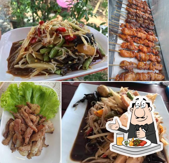 ร้านส้มตำทางโค้ง by ครกแตก