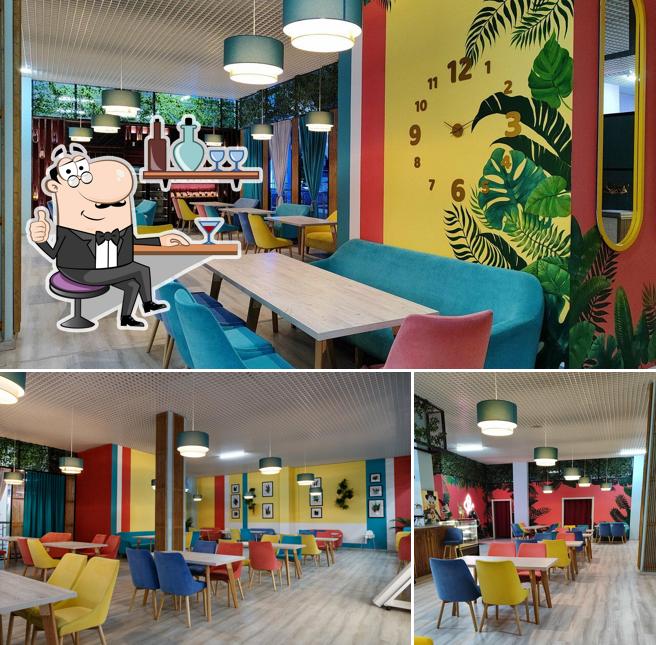 Посмотрите на внутренний интерьер "Кафе Иза Модусы"