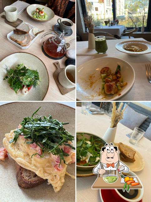 Салат из морских водорослей в "Hands Bistro"