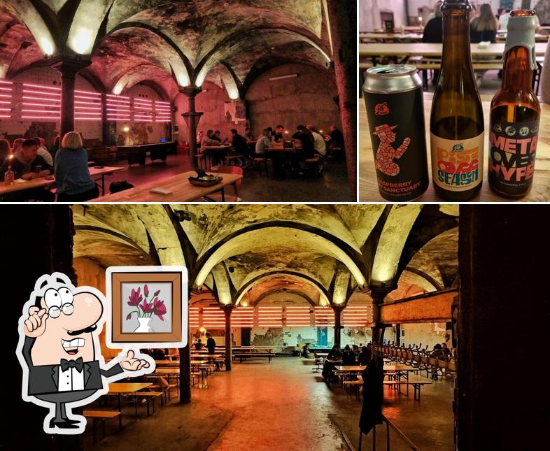 Изображение, на котором видны внутреннее оформление и напитки в Af Brew Taproom