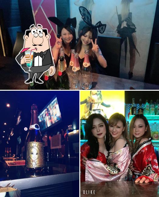 Girl’s Bar Rabbit’s