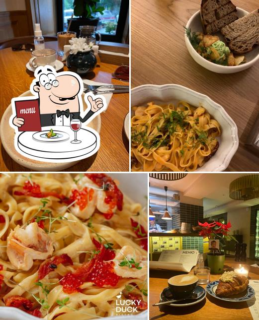 Еда в "Гастробистро Lucky Duck"