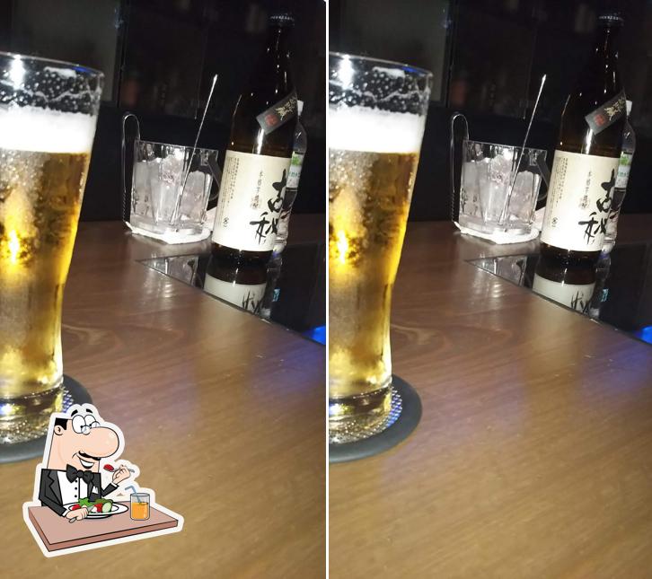 夜間飛紅