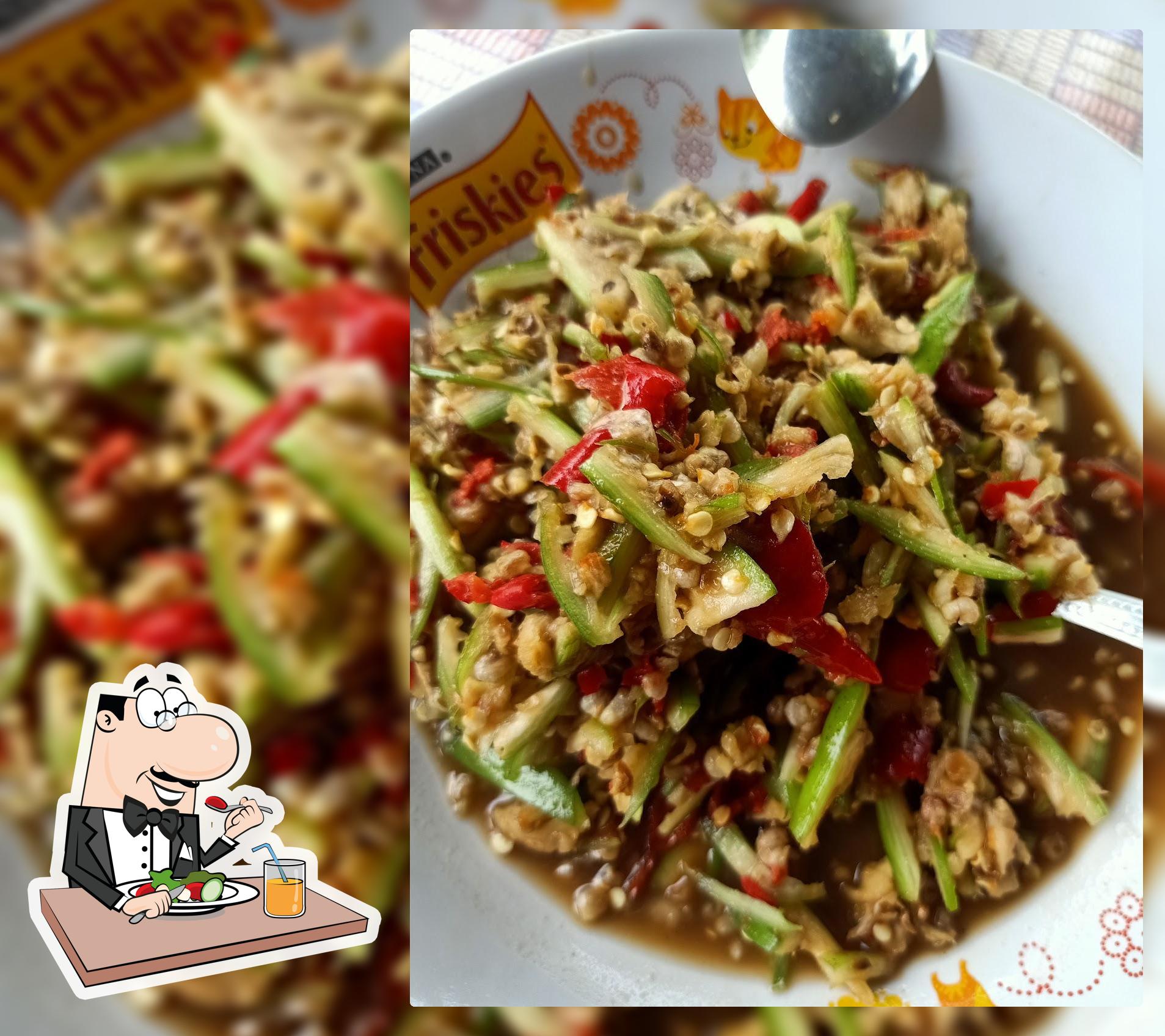 ชานชาลาอาหารตามสั่งส้มตำ